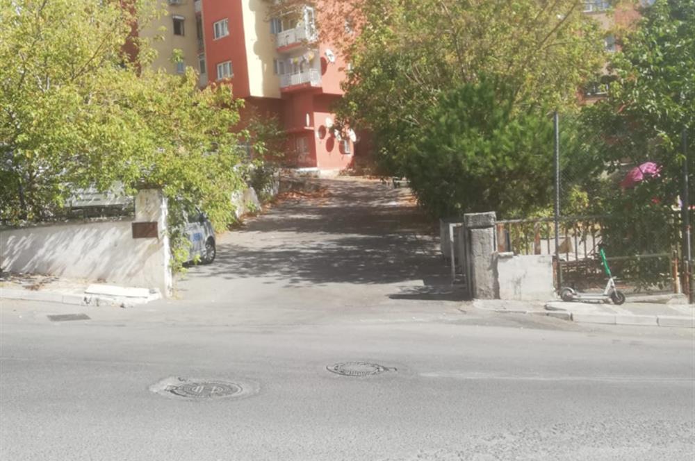 Ataşehir İnönü Mah. Özlem Sitesinde Satılık 2+1 Yatırımlık Daire