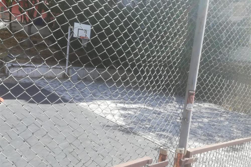 Ataşehir İnönü Mah. Özlem Sitesinde Satılık 2+1 Yatırımlık Daire