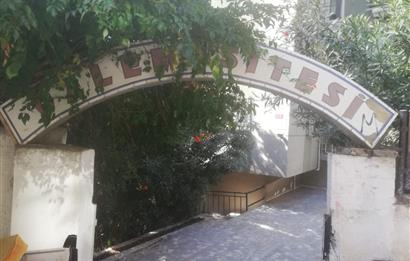 Ataşehir İnönü Mah. Özlem Sitesinde Satılık 2+1 Yatırımlık Daire