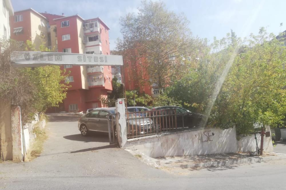 Ataşehir İnönü Mah. Özlem Sitesinde Satılık 2+1 Yatırımlık Daire