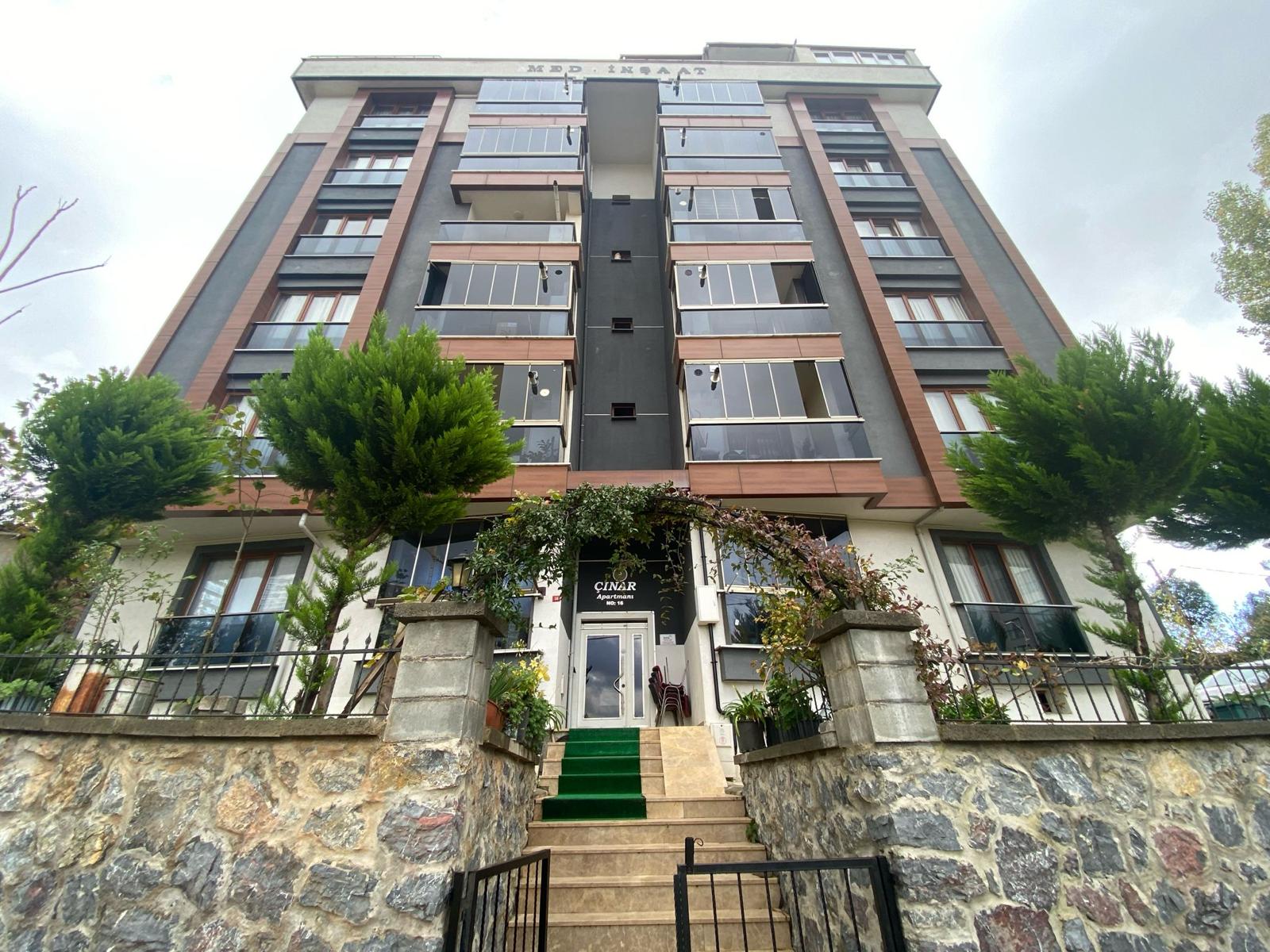 KARTAL HÜRRİYETTE İSKANLI OTOPARKLI SATILIK BOŞ 2+1 DAİRE