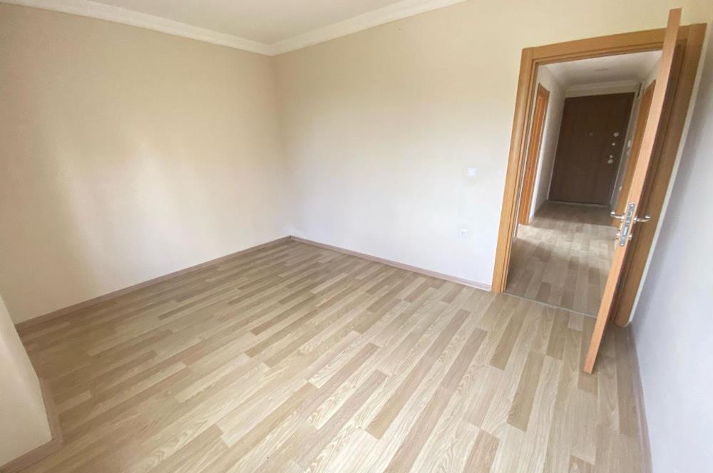 KARTAL HÜRRİYETTE İSKANLI OTOPARKLI SATILIK BOŞ 2+1 DAİRE