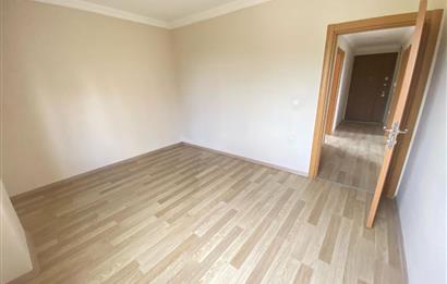 KARTAL HÜRRİYETTE İSKANLI OTOPARKLI SATILIK BOŞ 2+1 DAİRE