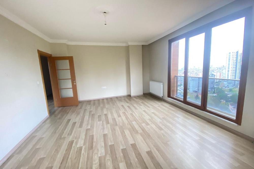 KARTAL HÜRRİYETTE İSKANLI OTOPARKLI SATILIK BOŞ 2+1 DAİRE