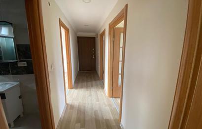 KARTAL HÜRRİYETTE İSKANLI OTOPARKLI SATILIK BOŞ 2+1 DAİRE