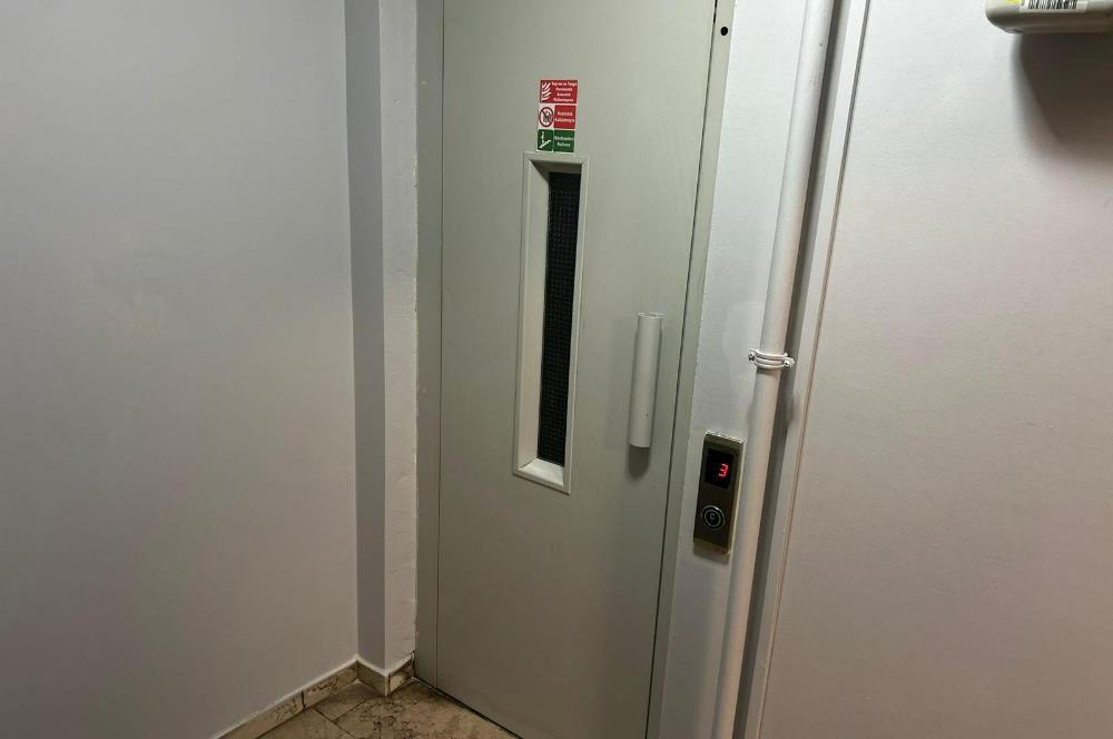 Şişli Osmanbey Metro Çıkışında, Cadde Cepheli, Yenilenmiş Ofis