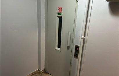 Şişli Osmanbey Metro Çıkışında, Cadde Cepheli, Yenilenmiş Ofis