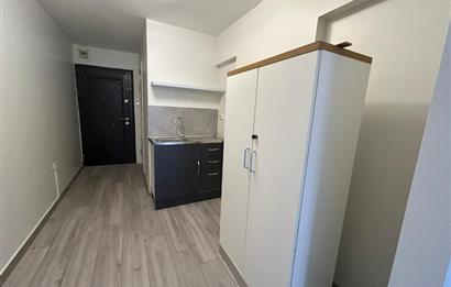 Şişli Osmanbey Metro Çıkışında, Cadde Cepheli, Yenilenmiş Ofis