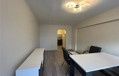 Şişli Osmanbey Metro Çıkışında, Cadde Cepheli, Yenilenmiş Ofis