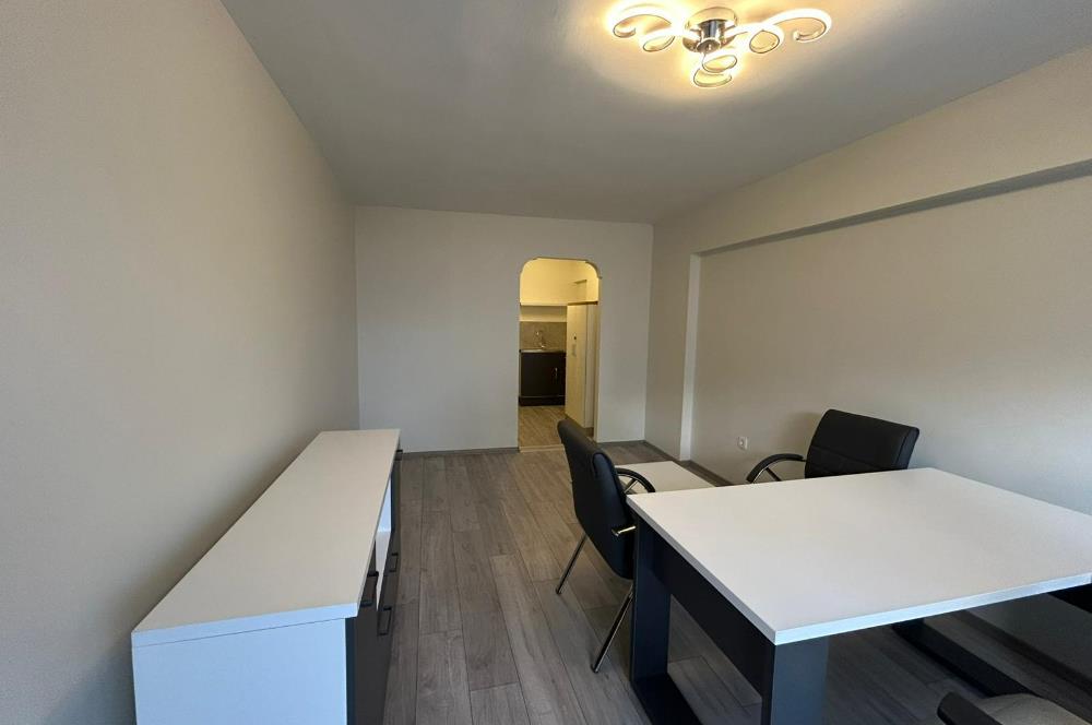 Şişli Osmanbey Metro Çıkışında, Cadde Cepheli, Yenilenmiş Ofis