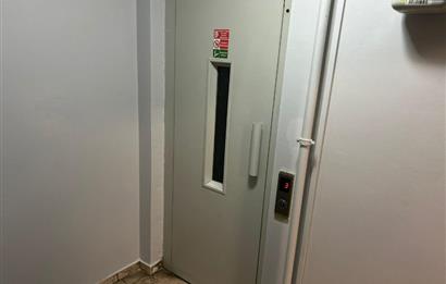 Şişli Osmanbey Metro Çıkışında, Cadde Cepheli, Yenilenmiş Ofis
