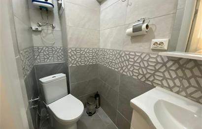 Şişli Osmanbey Metro Çıkışında, Cadde Cepheli, Yenilenmiş Ofis