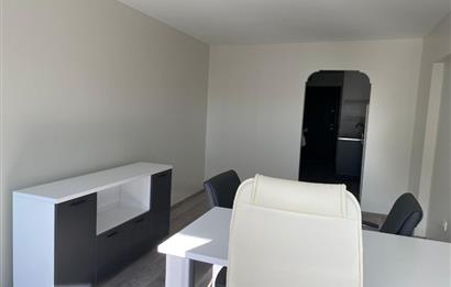 Şişli Osmanbey Metro Çıkışında, Cadde Cepheli, Yenilenmiş Ofis