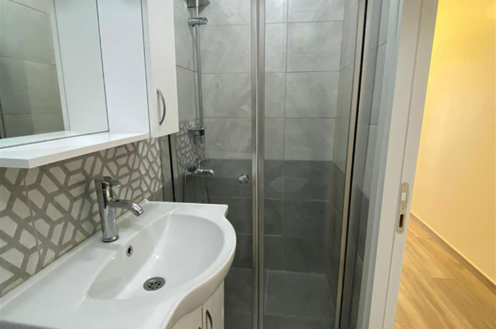 Şişli Osmanbey Metro Çıkışında, Cadde Cepheli, Yenilenmiş Ofis