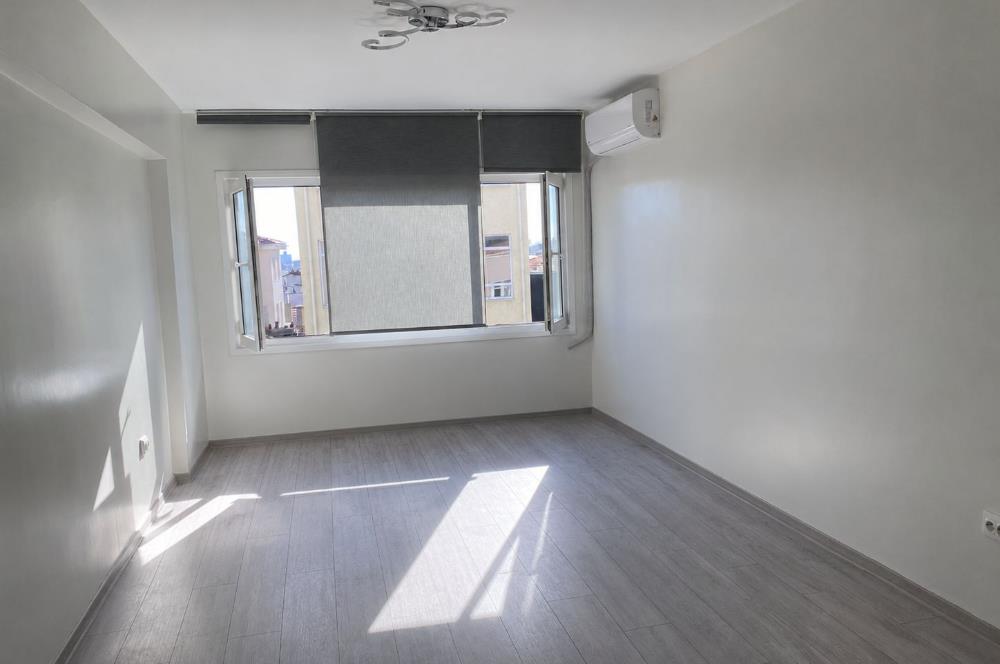 Şişli Osmanbey Metro Çıkışında, Cadde Cepheli, Yenilenmiş Ofis