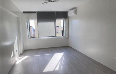 Şişli Osmanbey Metro Çıkışında, Cadde Cepheli, Yenilenmiş Ofis