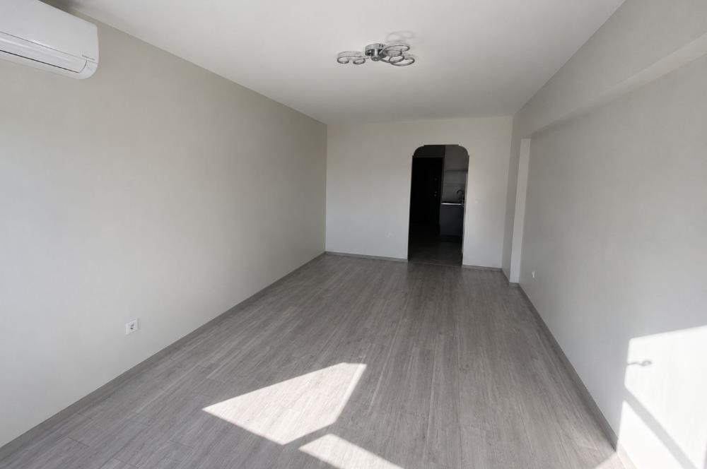 Şişli Osmanbey Metro Çıkışında, Cadde Cepheli, Yenilenmiş Ofis