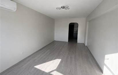 Şişli Osmanbey Metro Çıkışında, Cadde Cepheli, Yenilenmiş Ofis