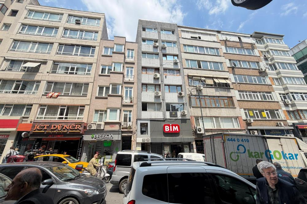 Şişli Osmanbey Metro Çıkışında, Cadde Cepheli, Yenilenmiş Ofis