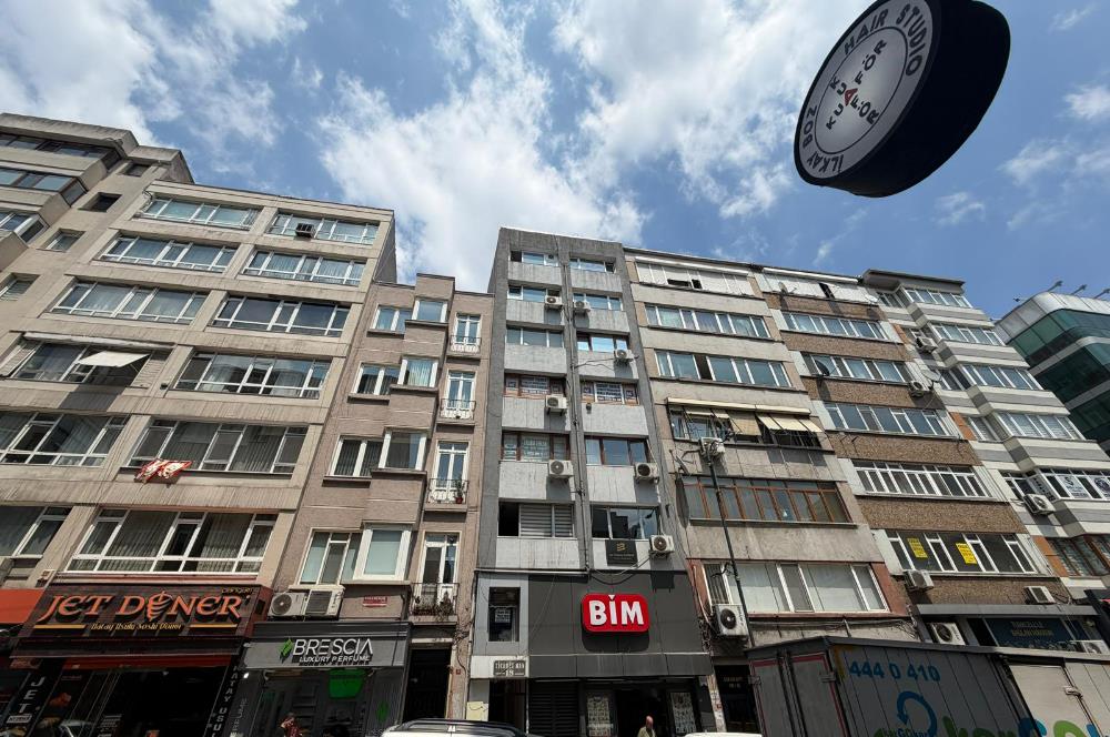 Şişli Osmanbey Metro Çıkışında, Cadde Cepheli, Yenilenmiş Ofis