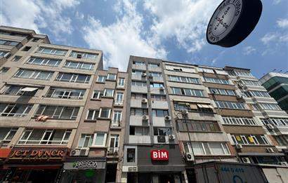 Şişli Osmanbey Metro Çıkışında, Cadde Cepheli, Yenilenmiş Ofis