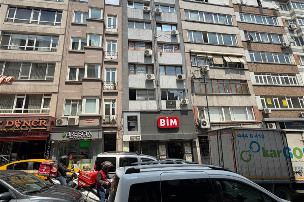 Şişli Osmanbey Metro Çıkışında, Cadde Cepheli, Yenilenmiş Ofis