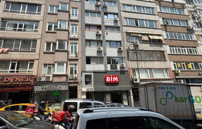 Şişli Osmanbey Metro Çıkışında, Cadde Cepheli, Yenilenmiş Ofis