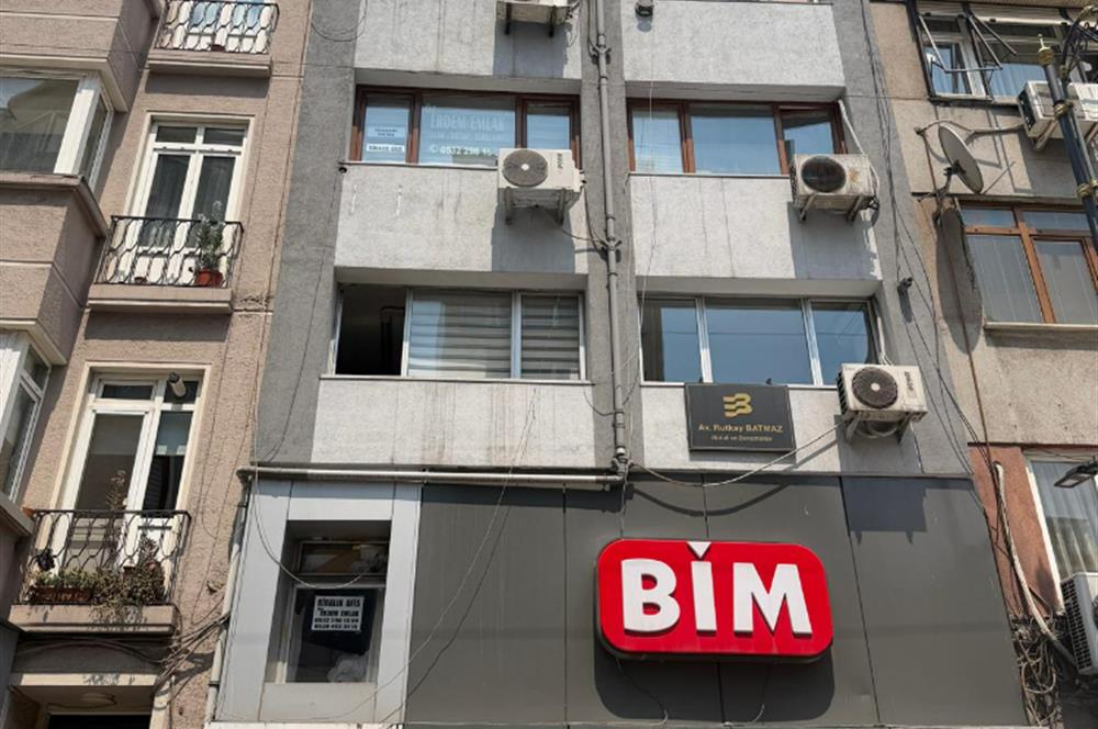 Şişli Osmanbey Metro Çıkışında, Cadde Cepheli, Yenilenmiş Ofis