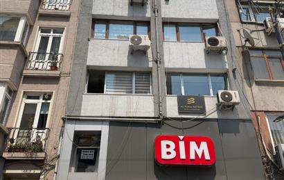 Şişli Osmanbey Metro Çıkışında, Cadde Cepheli, Yenilenmiş Ofis