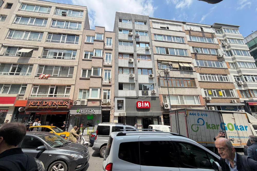 Şişli Osmanbey Metro Çıkışında, Cadde Cepheli, Yenilenmiş Ofis