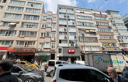 Şişli Osmanbey Metro Çıkışında, Cadde Cepheli, Yenilenmiş Ofis
