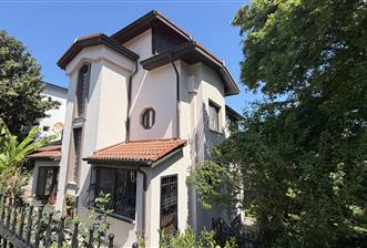 Güller Vadisi'nde Köşe Konumda Şerefiyeli Geniş Bahçeli Villa - 8 - 34344