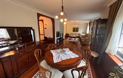 Güller Vadisi'nde Köşe Konumda Şerefiyeli Geniş Bahçeli Villa