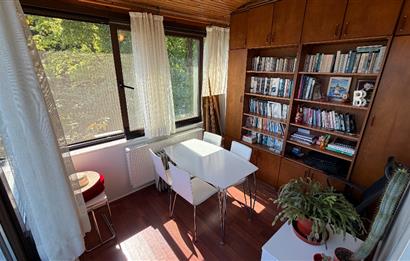 Güller Vadisi'nde Köşe Konumda Şerefiyeli Geniş Bahçeli Villa