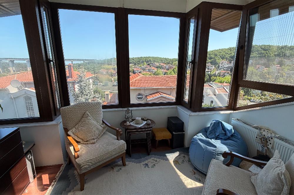 Güller Vadisi'nde Köşe Konumda Şerefiyeli Geniş Bahçeli Villa