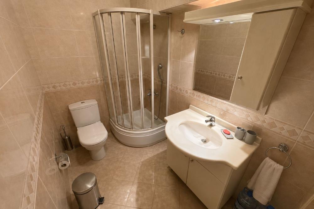 Güller Vadisi'nde Köşe Konumda Şerefiyeli Geniş Bahçeli Villa