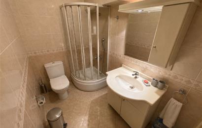 Güller Vadisi'nde Köşe Konumda Şerefiyeli Geniş Bahçeli Villa