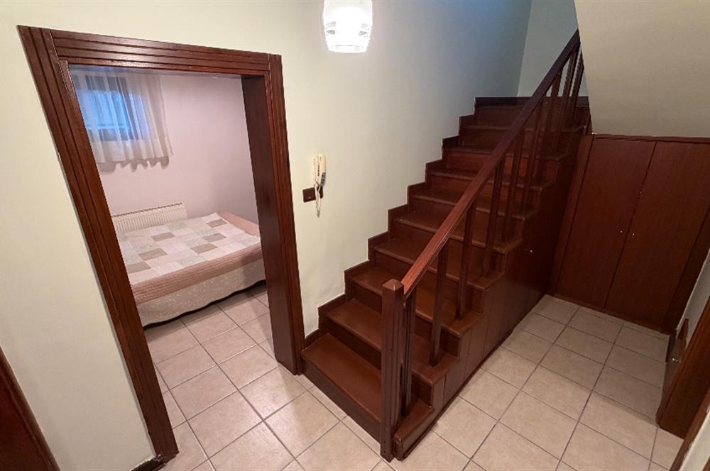 Güller Vadisi'nde Köşe Konumda Şerefiyeli Geniş Bahçeli Villa