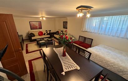 Güller Vadisi'nde Köşe Konumda Şerefiyeli Geniş Bahçeli Villa