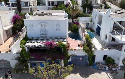BODRUM KUMBAHÇE SİTE İÇİ MÜSTAKİL HAVUZLU VİLLA