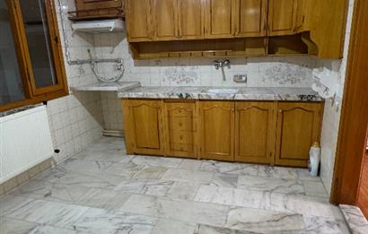 Cumhuriyet mahallesinde geniş cadde üzerinde kiralık daire