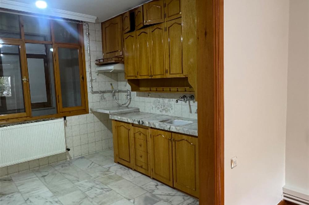 Cumhuriyet mahallesinde geniş cadde üzerinde kiralık daire