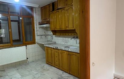 Cumhuriyet mahallesinde geniş cadde üzerinde kiralık daire
