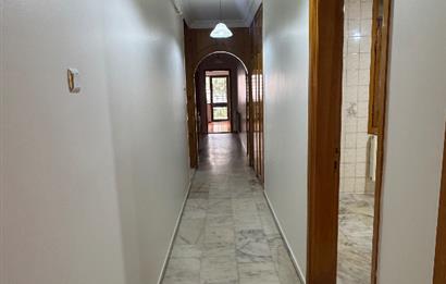 Cumhuriyet mahallesinde geniş cadde üzerinde kiralık daire