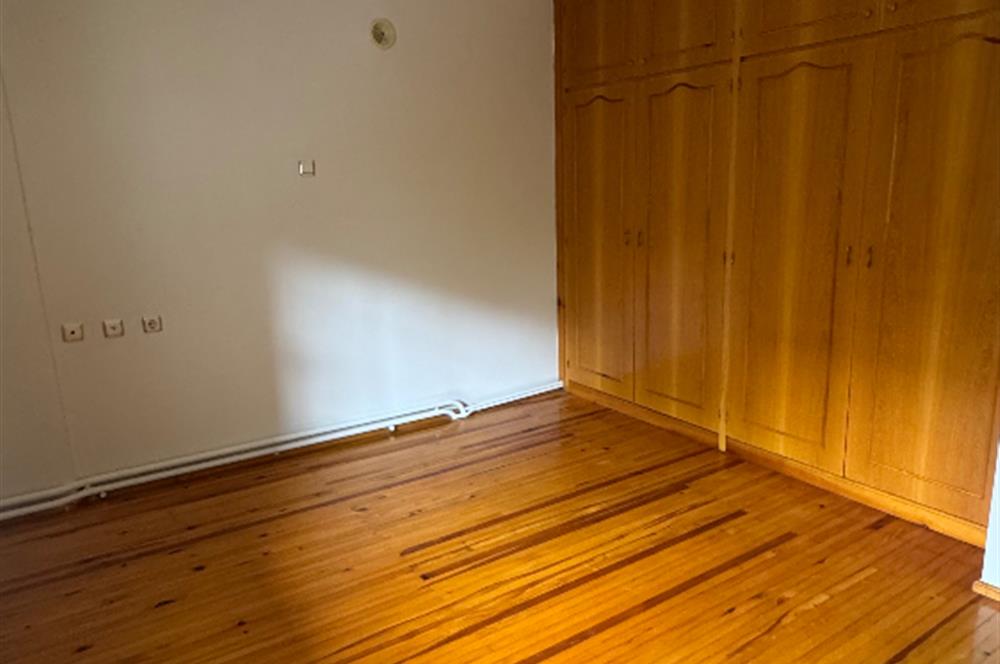 Cumhuriyet mahallesinde geniş cadde üzerinde kiralık daire