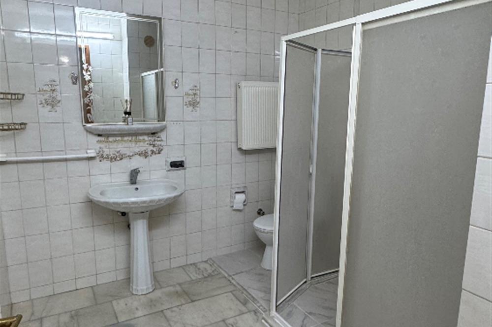 Cumhuriyet mahallesinde geniş cadde üzerinde kiralık daire