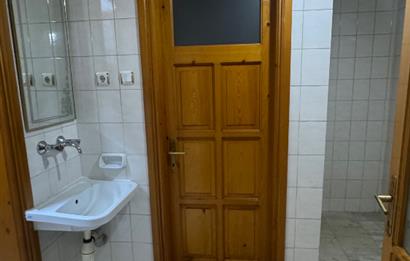 Cumhuriyet mahallesinde geniş cadde üzerinde kiralık daire