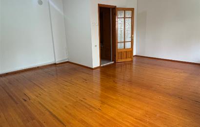 Cumhuriyet mahallesinde geniş cadde üzerinde kiralık daire