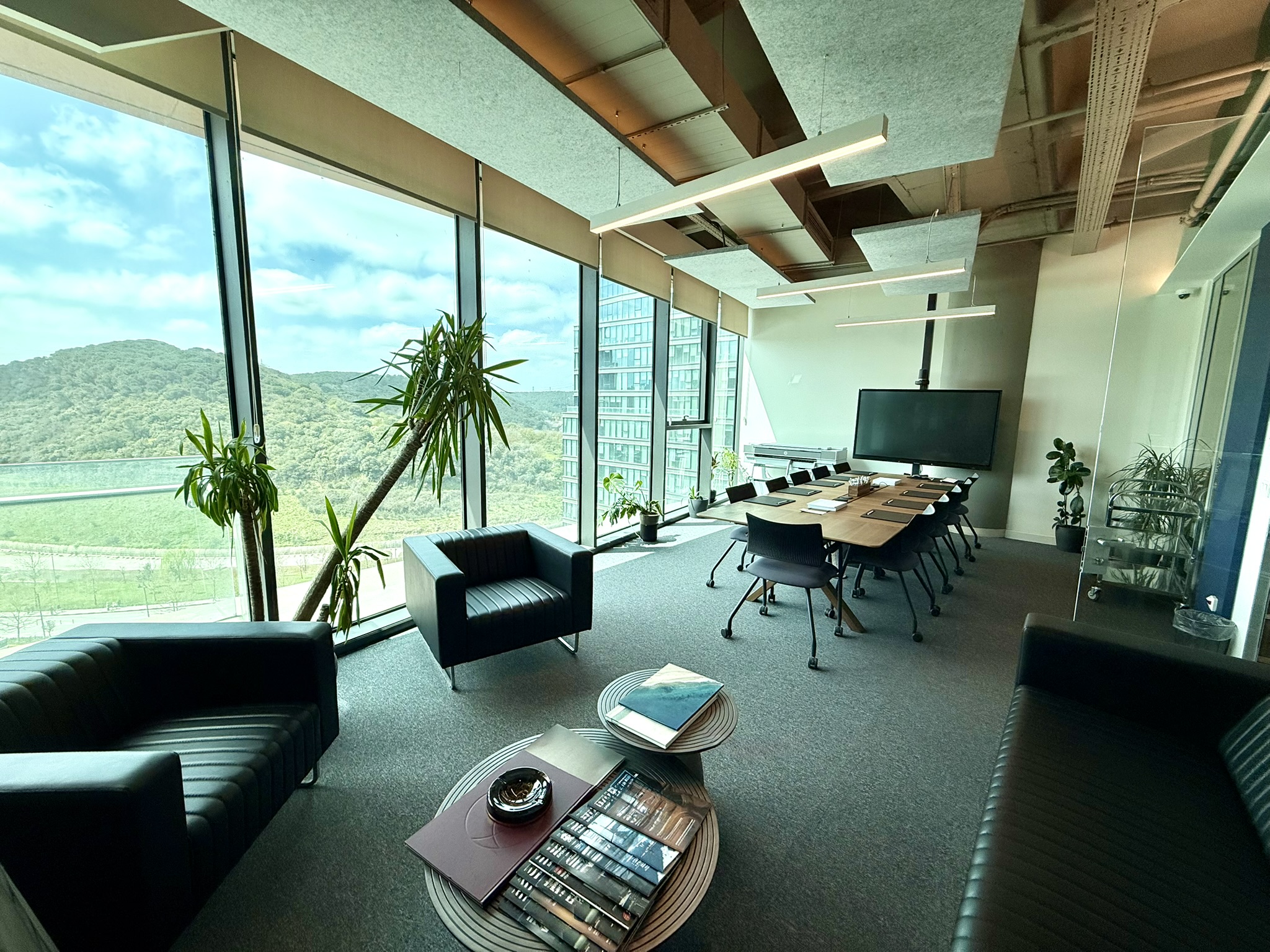Vadistanbul Kiralık Ofis 450m2 +36m2 Teraslı Dekorasyonlu Maslak