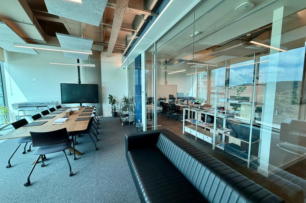 Vadistanbul Kiralık Ofis 450m2 +36m2 Teraslı Dekorasyonlu Maslak